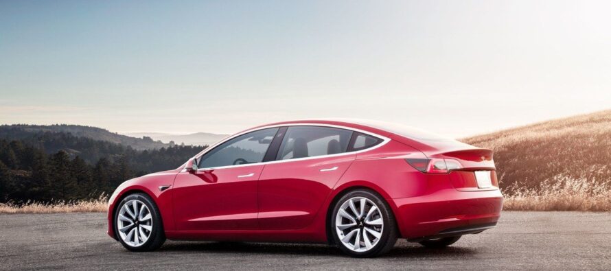 Record della Tesla con 500mila auto